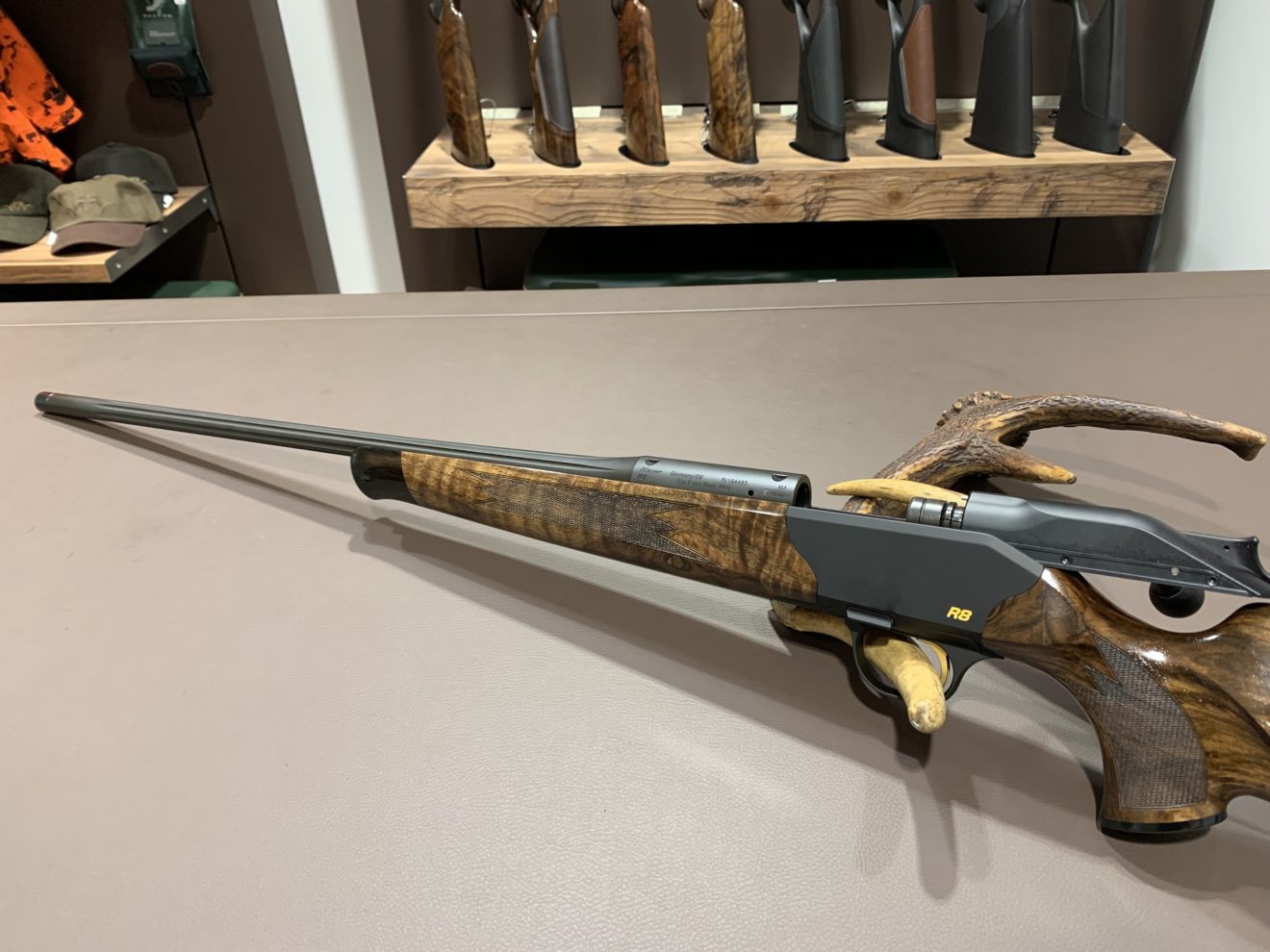  BLASER  R8  BLACK EDITION Bois 7 toile Armurerie du 